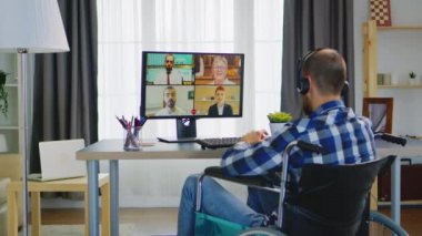 Uzaktan çalışan engelli kişi