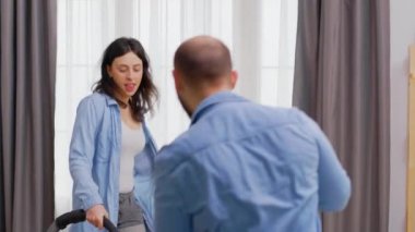 Dans edip evi temizliyorum.