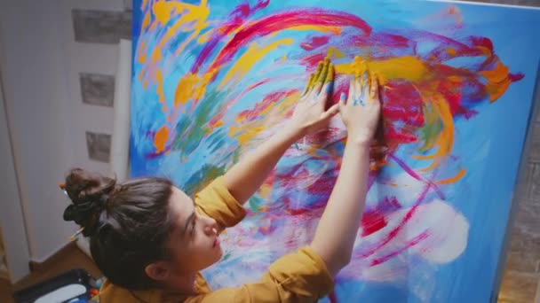 Abstrakt målning med fingrar — Stockvideo
