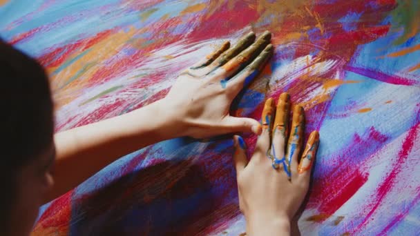 Målning med fingrar teknik — Stockvideo