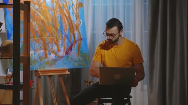 Tineri pictori care caută inspirație — Videoclip de stoc