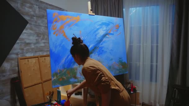 Oil painting in art studio — Stock Video