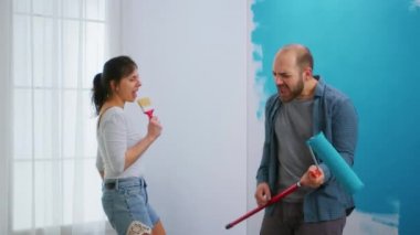Paten fırçasında şarkı söylemek
