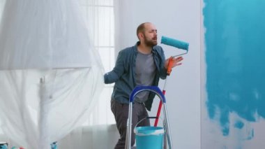Paten fırçasında şarkı söylemek