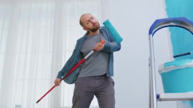 Ev onarımı sırasında heyecan