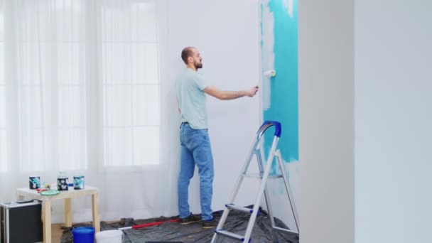 Målning lägenhet vägg — Stockvideo