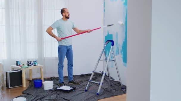 Enmascarar pintura azul — Vídeo de stock