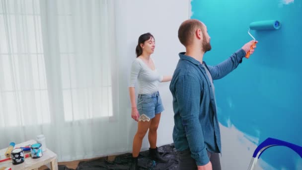 Cambiar el color de la pared — Vídeos de Stock