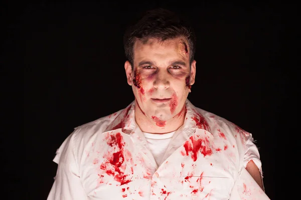 Homme habillé comme un zombie pour Halloween — Photo