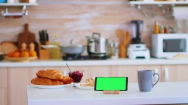 Yeşilli telefon.