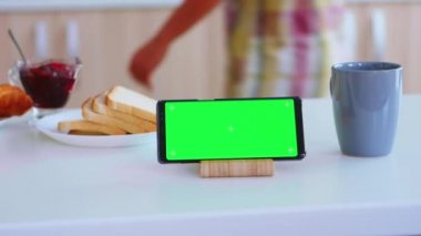 Boş ekranlı akıllı telefon