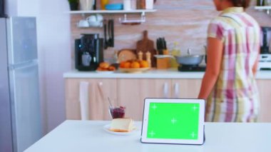 Yeşil Ekranlı Tablet Bilgisayarı