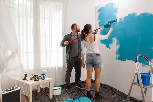 Pareja en la decoración del hogar — Foto de Stock