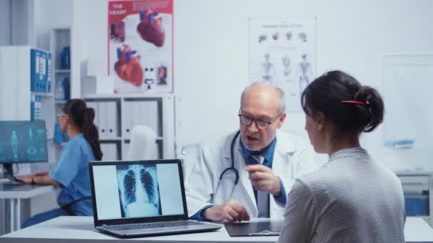 Czyste płuca podczas wizyty u lekarza — Wideo stockowe