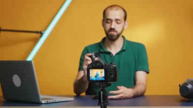 Fotoğraf ekipmanları inceleme uzmanı