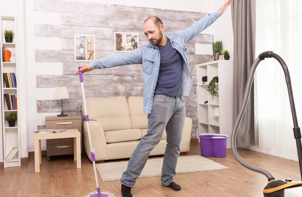 Dancing and housekeeping — Stock Photo, Image