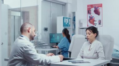 Doktor ofisinde üzüntü ve umutsuzluk