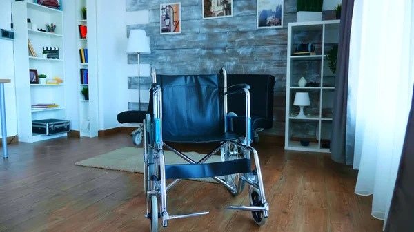 Zoom sulla sedia a rotelle fissa — Foto Stock
