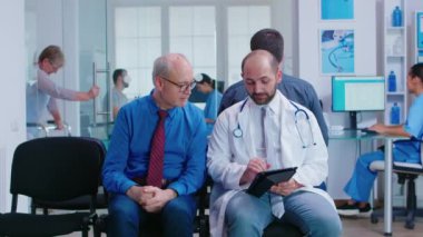 Tedaviyi açıklayan doktor