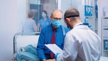 Tıbbi sonuçları okuyorum.