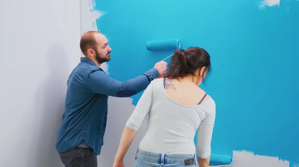 Family renovating apartment — Stock Photo, Image