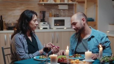 Pozitif pragnness testi için kızgın adam.