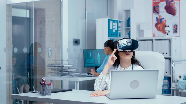 Research in medicine with virtual reality — Stock Photo, Image