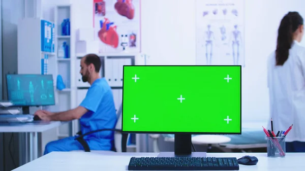Dolly colpo di computer con schermo verde — Foto Stock