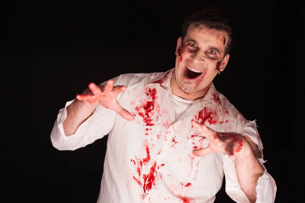 Person besatt av en zombie täckt av blod — Stockfoto