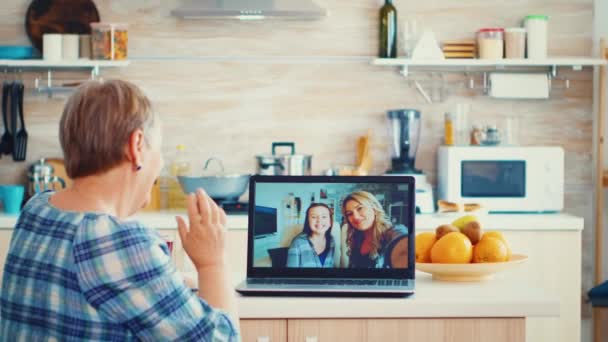 Videokonferens med familjen — Stockvideo