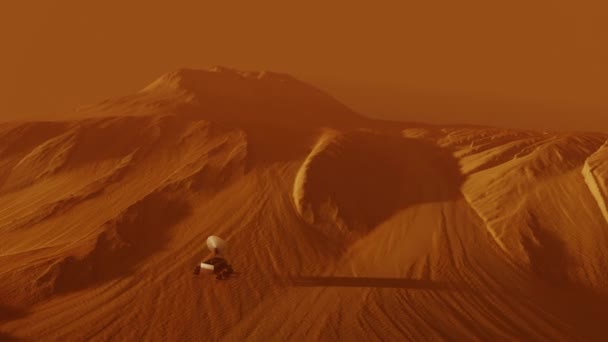 Следуя за марсоходом на поверхности красной планеты — стоковое видео