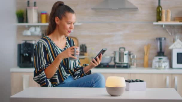Woman enjoying aromatherapy — Stock Video
