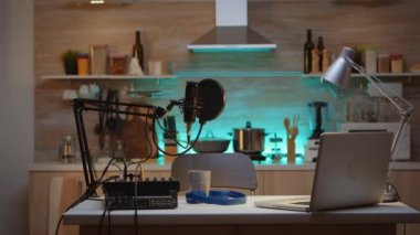 Podcast ev stüdyosu