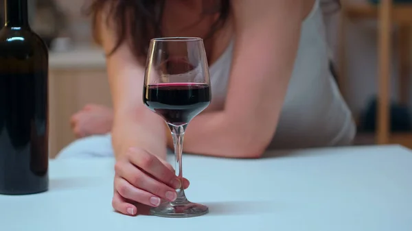 Primer plano de copa de vino tinto —  Fotos de Stock