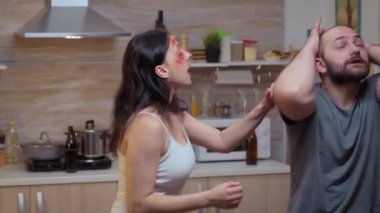 Aile sorunları olan bir çift.
