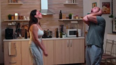 Sosyal sorunları olan çift