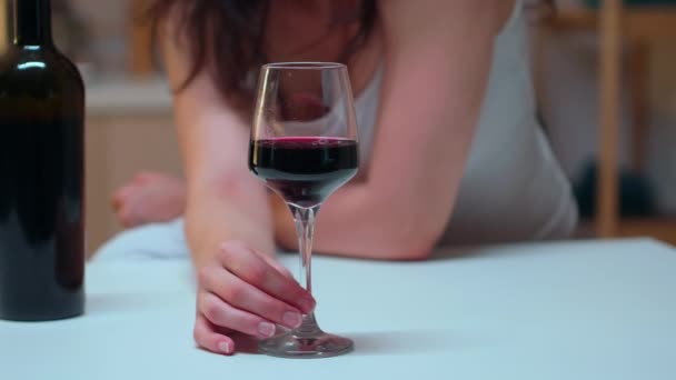 Gros plan du verre de vin rouge — Video