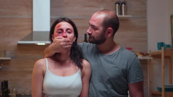 Spaventato vittima di violenza domestica — Video Stock