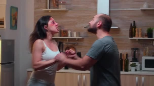 Furious couple fighting in the kitchen — Stock Video