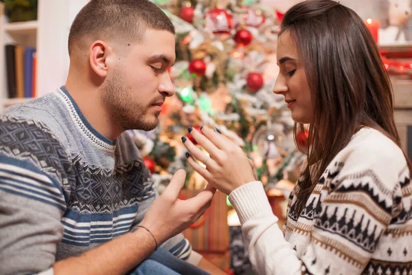 Loving couple in front of christmas tree — Stock Photo, Image