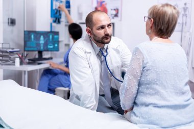 Yaşlı emekliler için tıbbi danışma