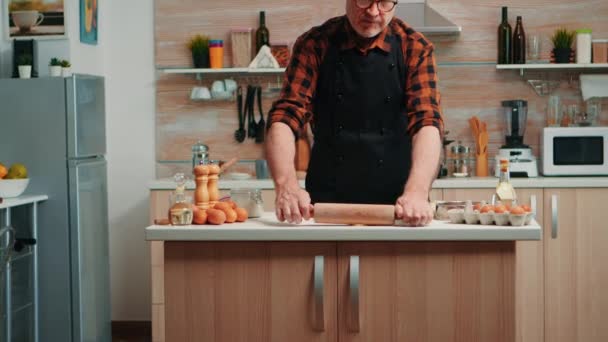 Handgemachte Pasta mit Bio-Zutaten kochen — Stockvideo