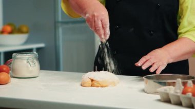 Ev yapımı çörekler hazırlanıyor