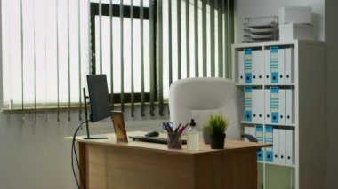 Boş odadaki resepsiyon.