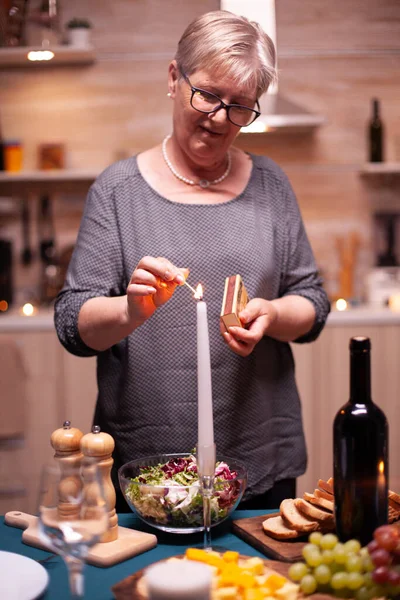 Preparação para o jantar romântico — Fotografia de Stock