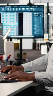 Yapay zeka, derin öğrenme algoritmaları ve veri bilimi, mülkiyet gelişimini ve ticari büyümeyi destekleyen dikey video yenilikçi emlak projesi planlaması. Kentsel ana plan