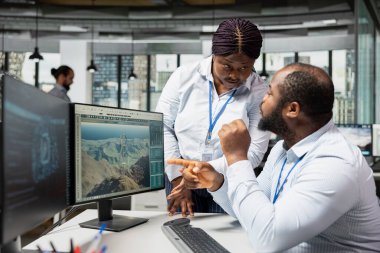 Teknisyenler, gelişmiş rüzgar türbini modellerini analiz etmek ve verimliliği artırmak için yapay zeka asistanı kullanıyor. Takım çalışma arkadaşları CAD yazılımında yenilikçi VAWT türbini oluşturmak için yapay zeka kullanırlar