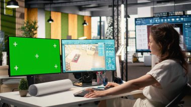 Kurumsal bir çalışma alanındaki geliştirici, ana planları model ekran, altyapı stratejisi ve konut ve emlak yatırımının başarısını güvence altına almak için site hazırlama ayrıntılarıyla analiz ediyor.