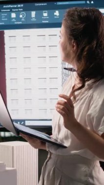 Vertical Video Profosyonel Emlak Geliştiricisi imar düzenlemelerini ve proje planlarını analiz eder, akıllı şehir altyapı büyümesi ile uyumlu sürdürülebilir bir konut geliştirme için ana plan hazırlar