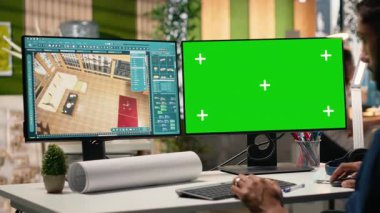 Müteahhit emlak planlarını ve kopyalama alanını, emlak planlamasını ve inşaat yönetimini gözden geçirmek için yazılım kullanır. Büyümek için imar yönetmelikleri olan bir yapı tasarlıyorum. Kamera B.